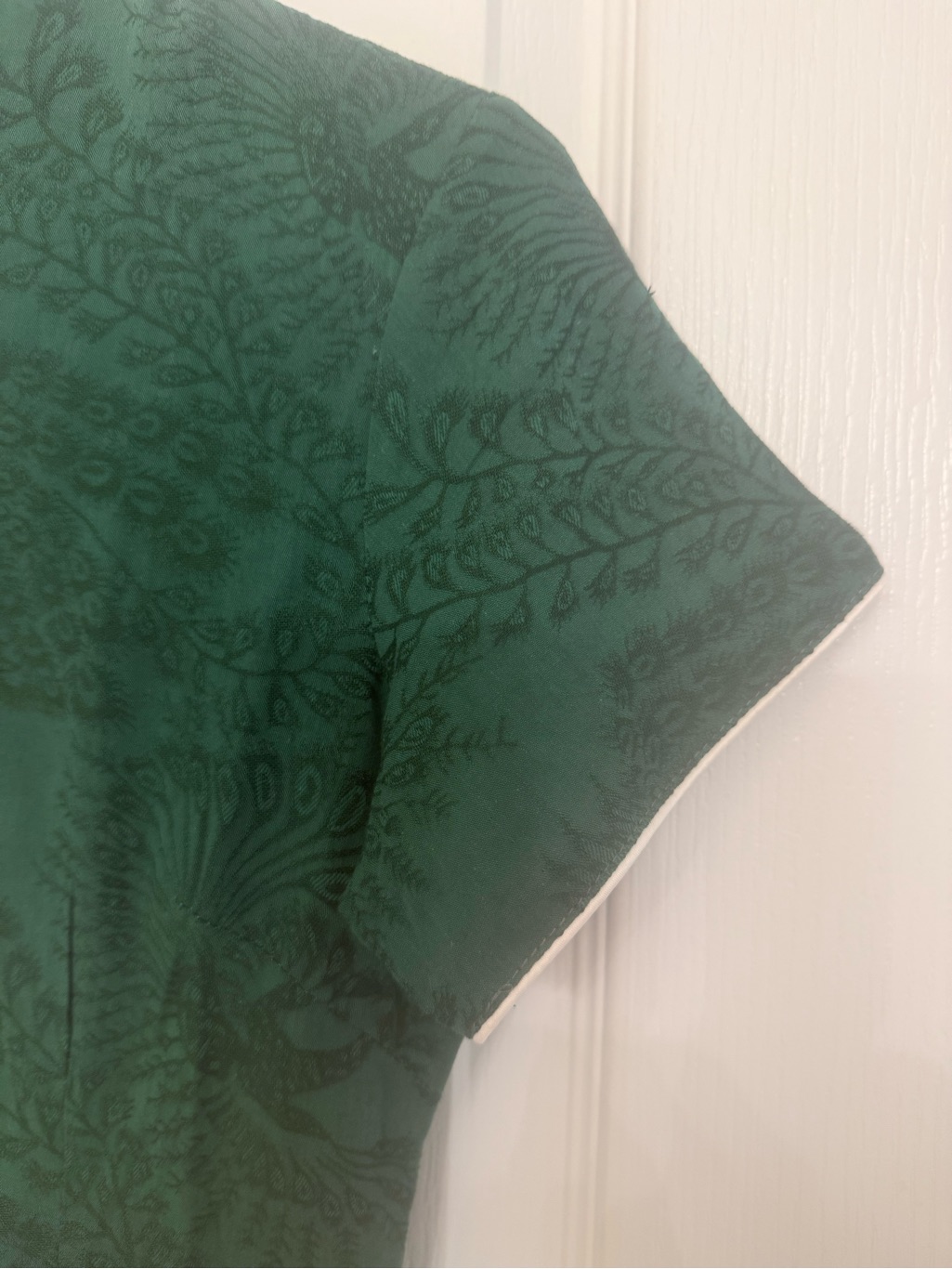 Green Short-Sleeve Qipao Dress With Contrast Piping & Rosettes — image 4 of 8